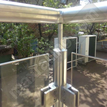 Иноксови парапети